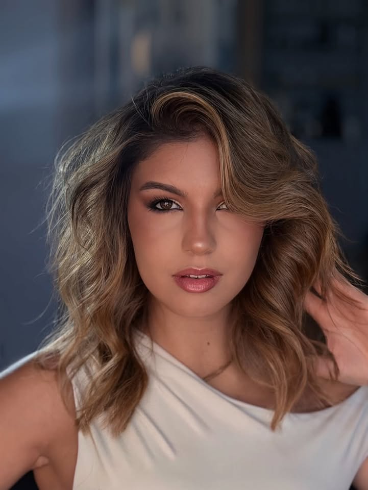 Coloração dimensional em cabelo médio